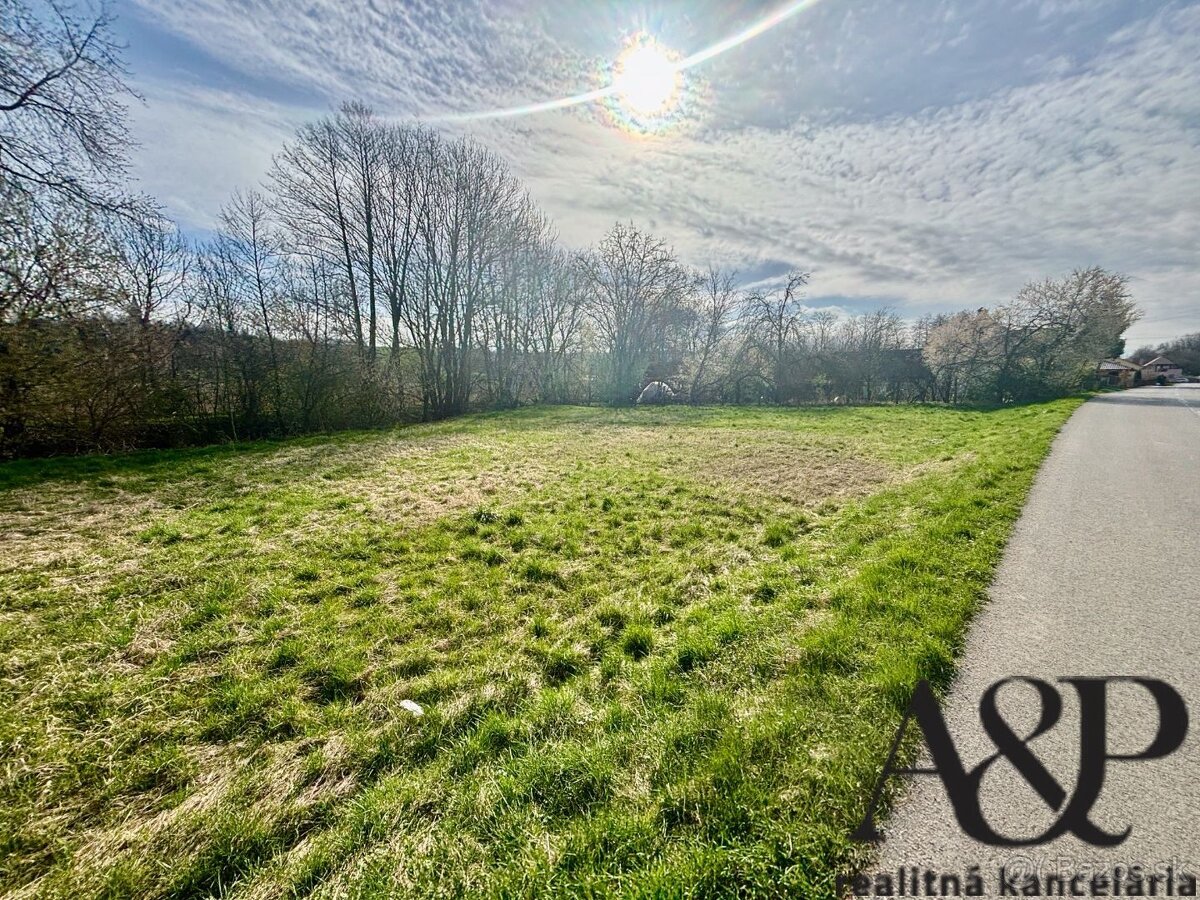 POZEMOK PRE VÝSTAVBU RODINNÉHO DOMU, 1188 M2, PRIETRŽ, okr. 