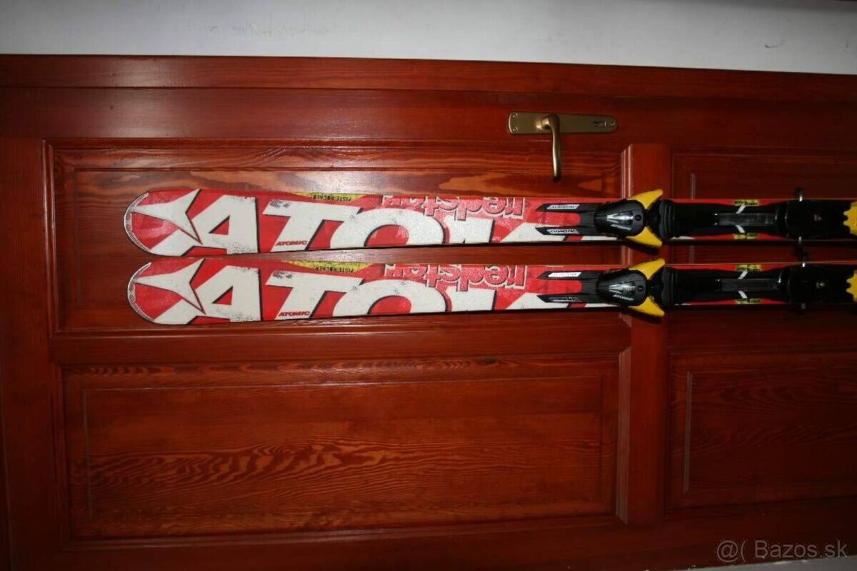 lyže Atomic Redster