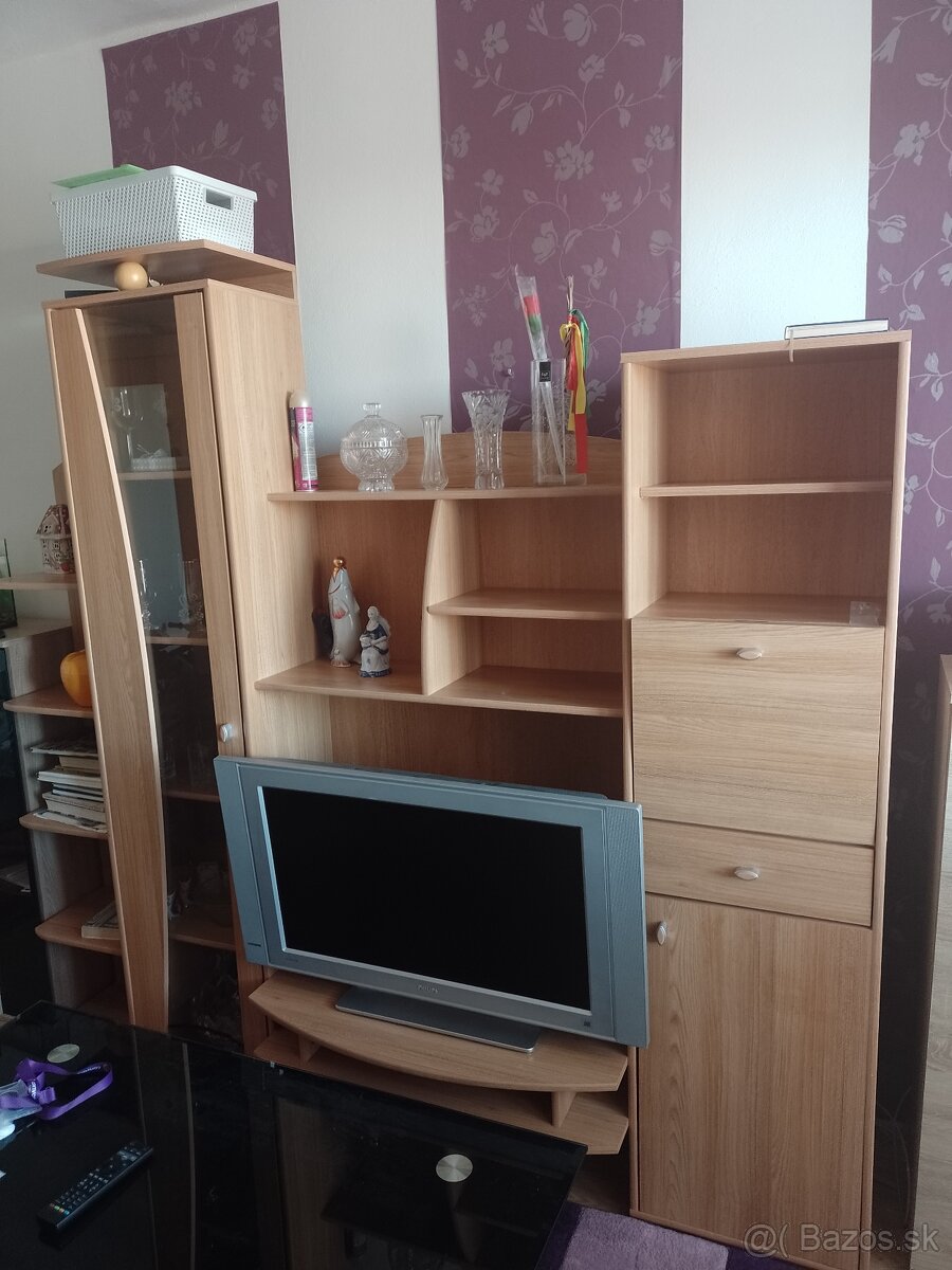 Skriňa obývacia stena