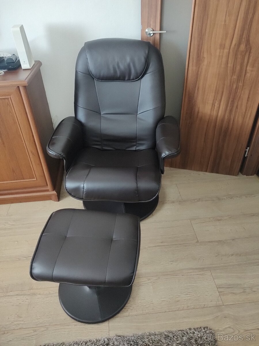Kožené otočné kreslo s opierkou na nohy