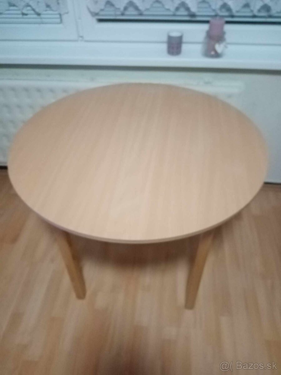 Predám drevený okrúhly stôl vhodný do kuchyne