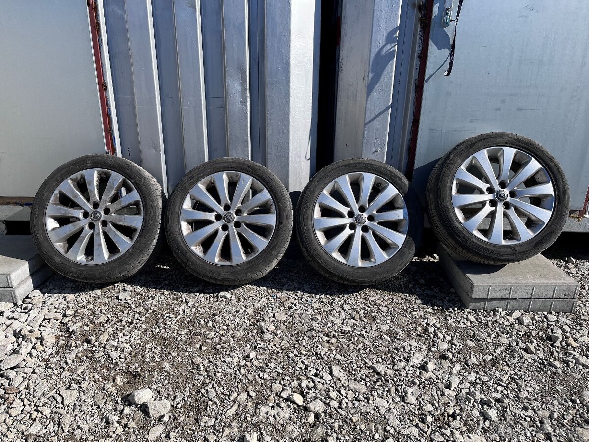 Alu disky sada R17 5x105, letné pneu 215/50 Opel Astra J