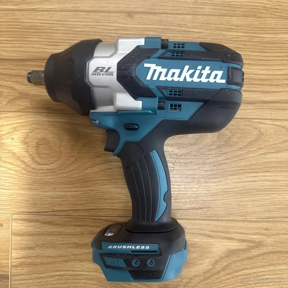Makita DTW1002Z rázový uťahovač + batéria