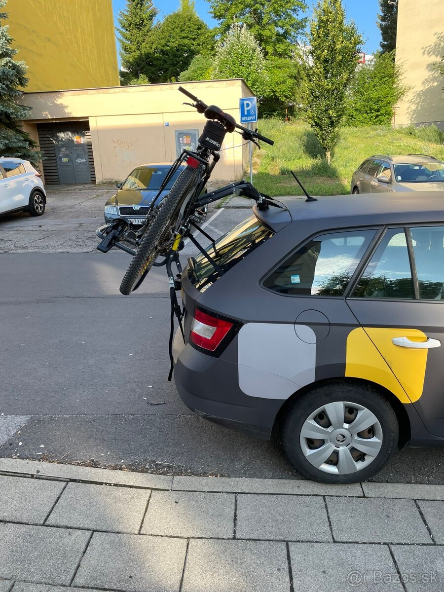 Nosič na bicykle na zadné dvere auta