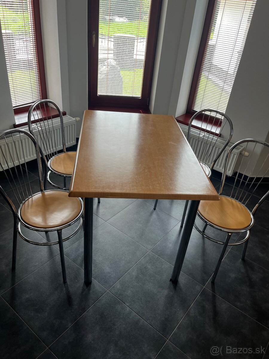 Predám kuchynský stvol 4 stoličky peknom stave ako na foto👌