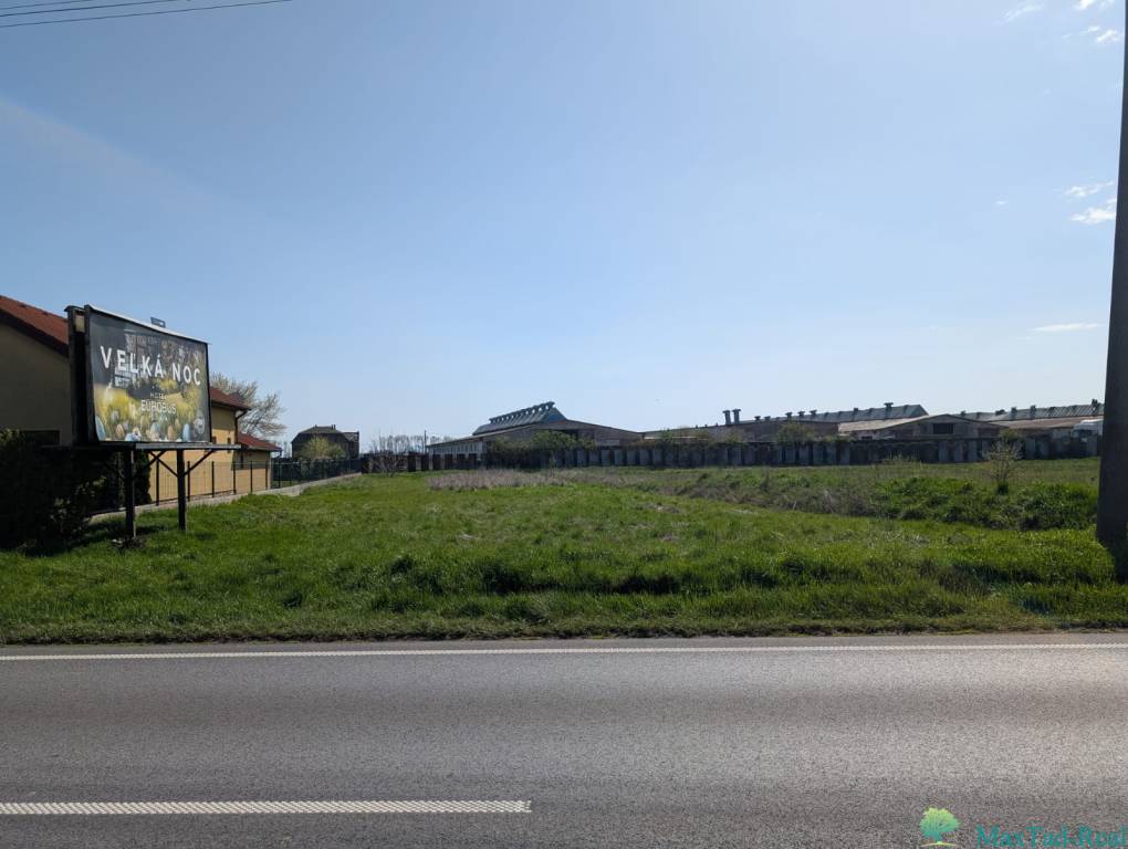 STAVEBNÝ POZEMOK 928 M², HRIADKY