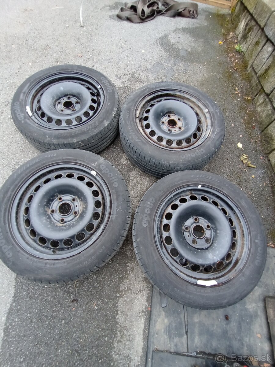 WV Golf 5 1,4 ND. Alternator ,pneu, sedadlo