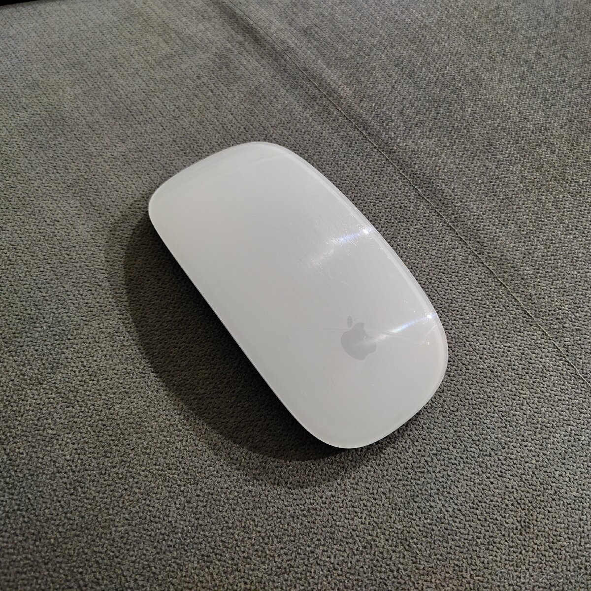 ✅ Apple Magic Mouse 2 – plne funkčná, známky používania