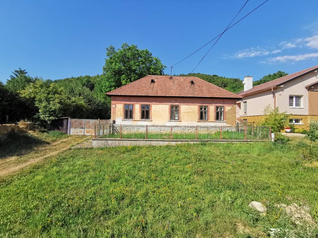Predaj vidieckého domu s rozľahlým pozemkom Nitr. Sučany,okr