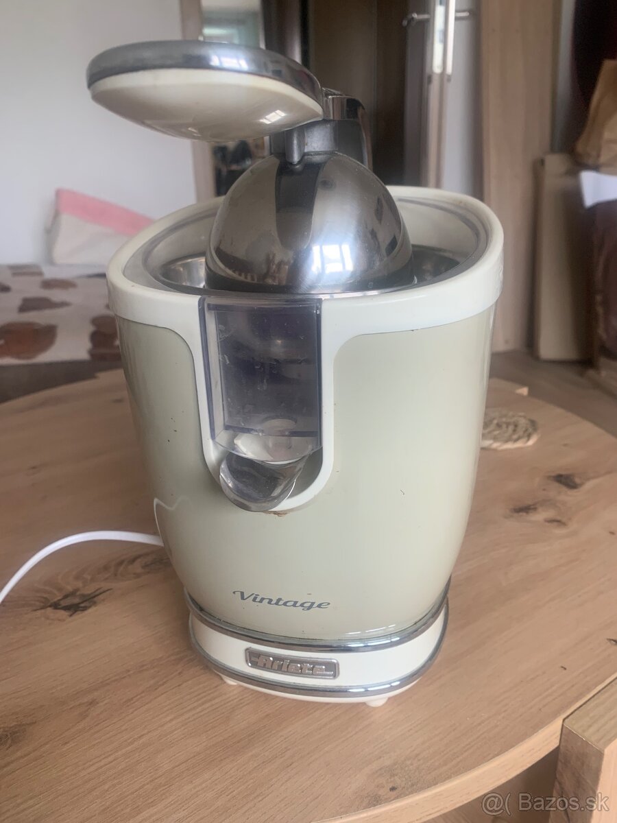 Predám elektr odšťavovač na citrusy