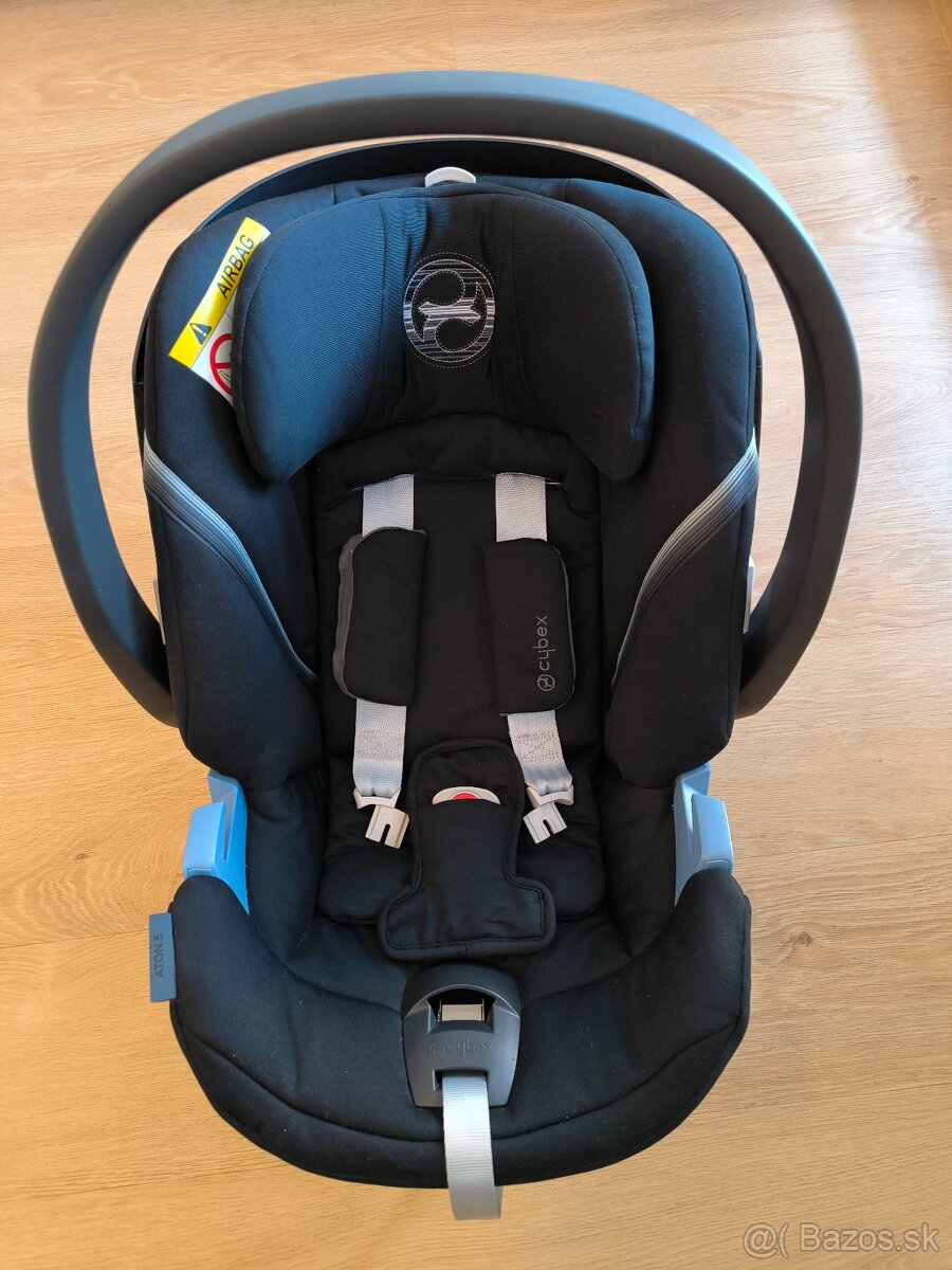 Cybex Aton 5 s Isofix základňou