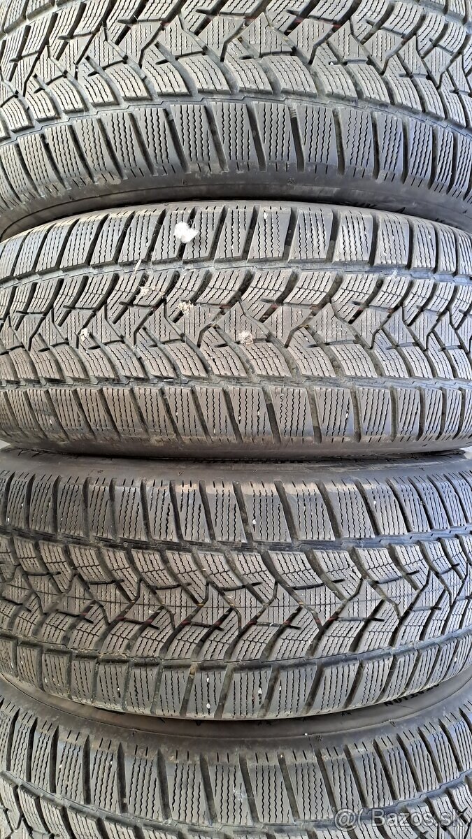 Predám 4ks jazdené zimné 235/55r19-105V Dunlop