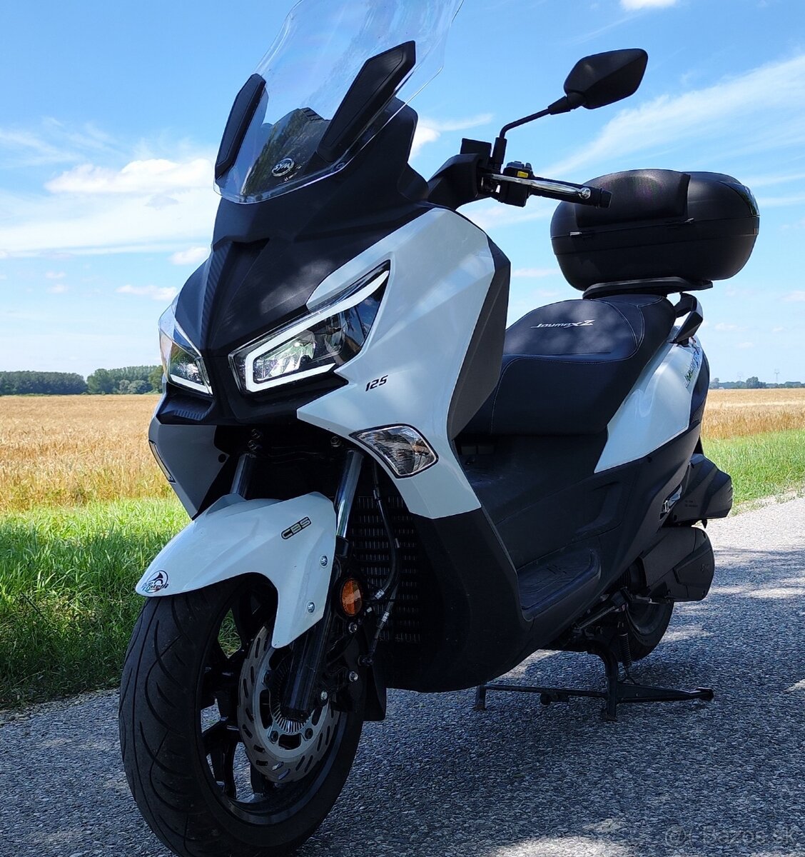 SYM Joymax z+ 125, biela metalíza