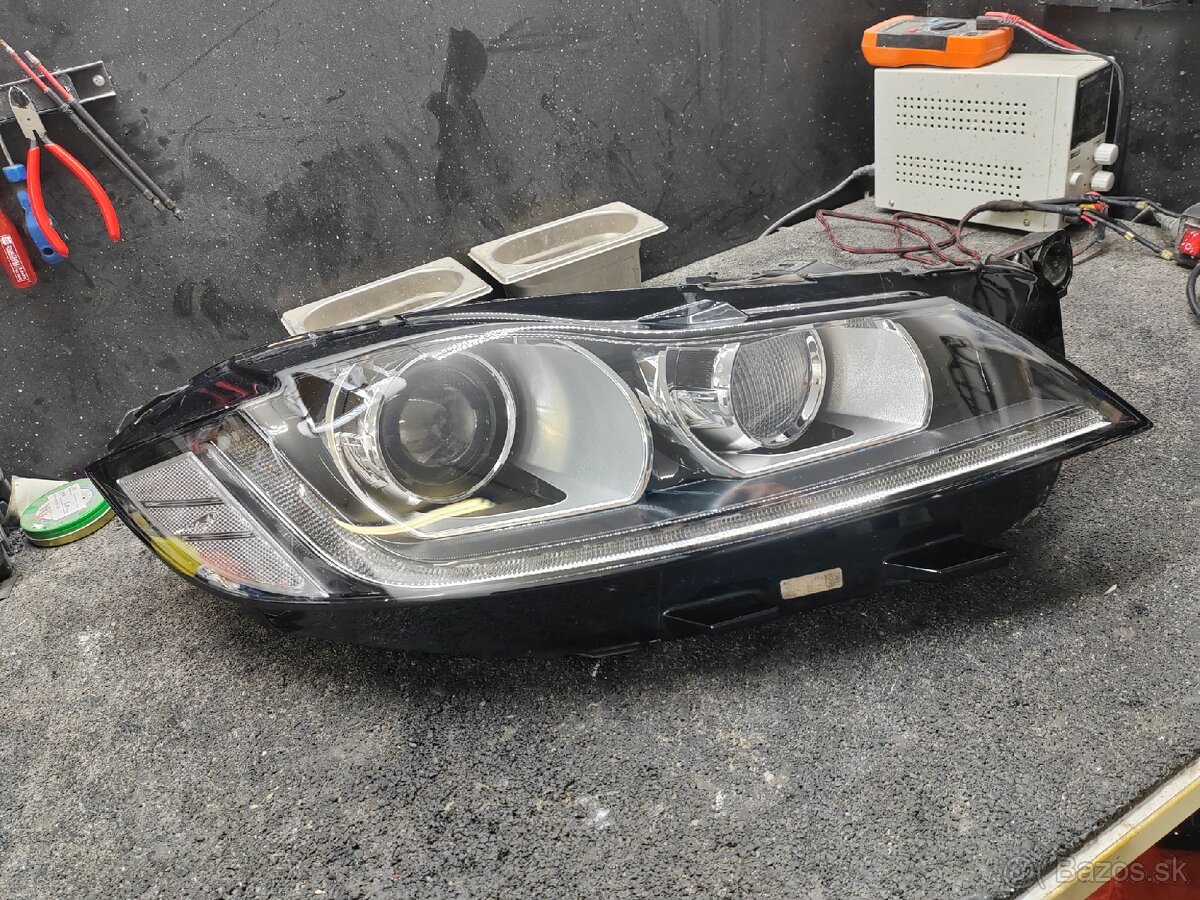 Jaguar F-Pace xenon, svetlo