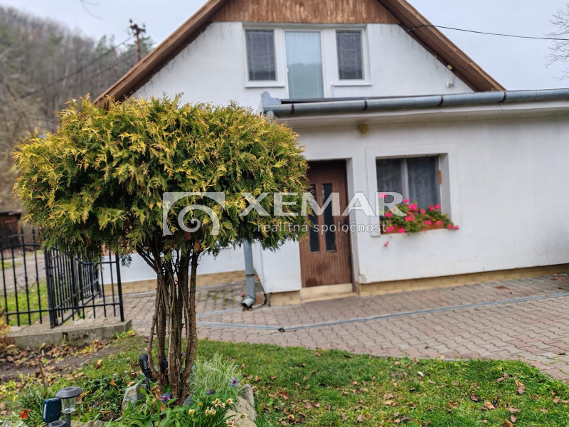 Rodinný dom v Hodruša Hámre / Žarnovica