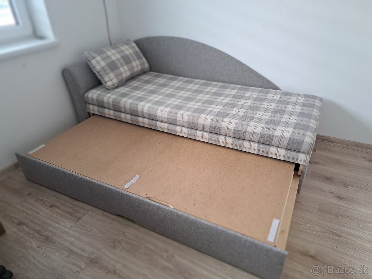 Rozkladacia pohovka s uloznym priestorom