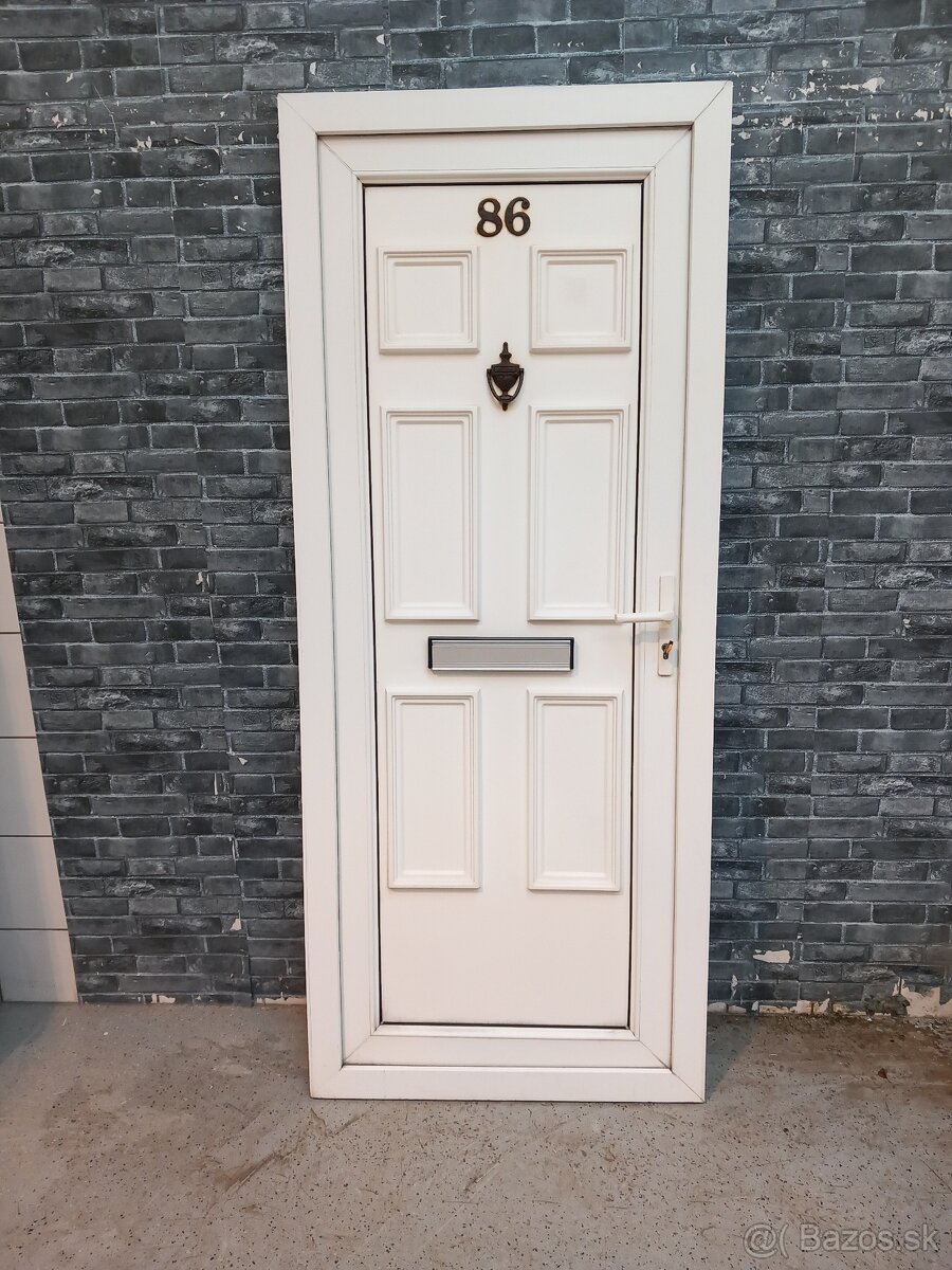 Plastové dvere č.206.  85x205cm P