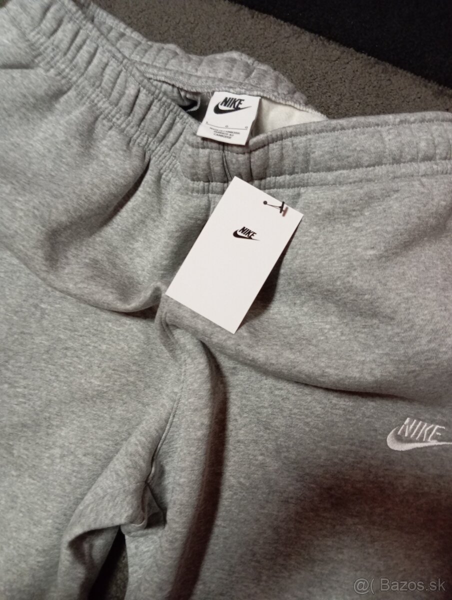 Tepláky Nike