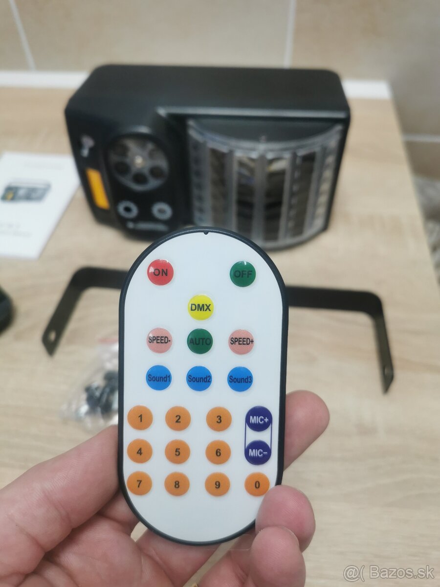 Multi svetelný efekt 4v1, diaľkové ovládanie