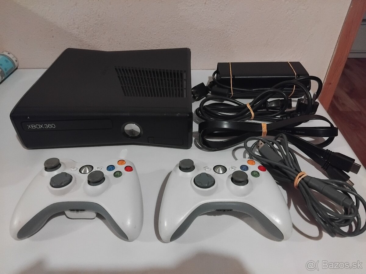 Xbox 360 S 250GB + 2 ovládače + HDMI