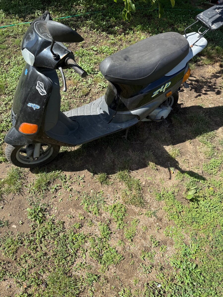 Predám skúter Piaggio Zip 50