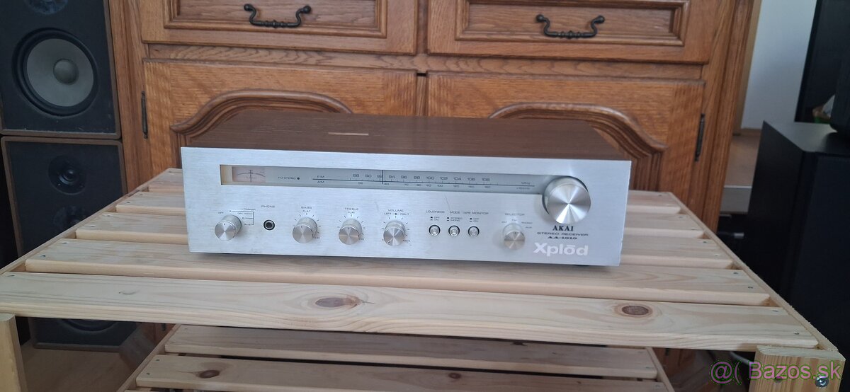 AKAI AA-1010