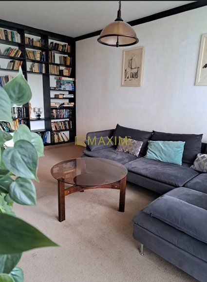 Ponúkame na predaj 4-izbový byt na predaj v Dúbravke na uli