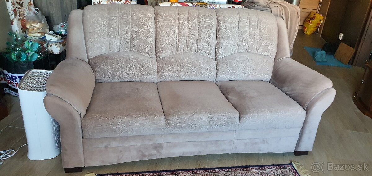 Predam skoro novu sedaciu supravu 3 + 2