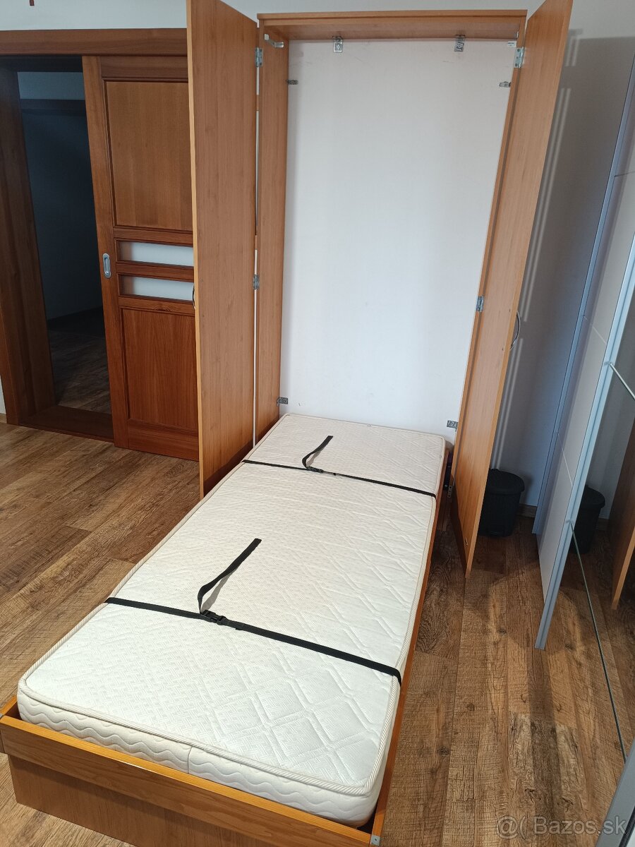Skladacia skriňova postel