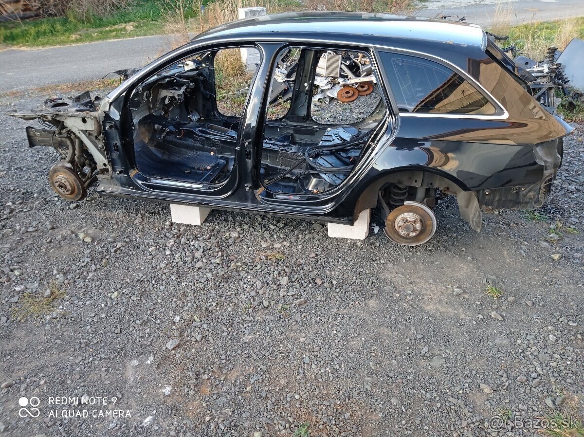 Audi A4 B8 kombi ľavý zadný blatník 100€