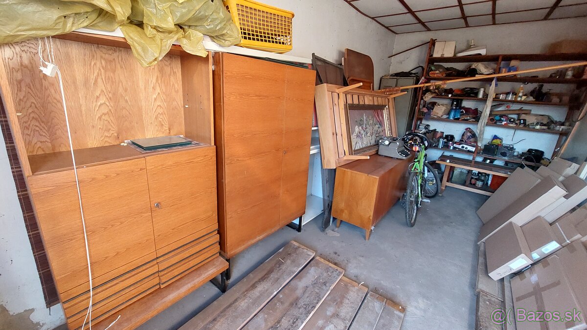 Staré skrine, stôl, písací stroj alebo bicykel...