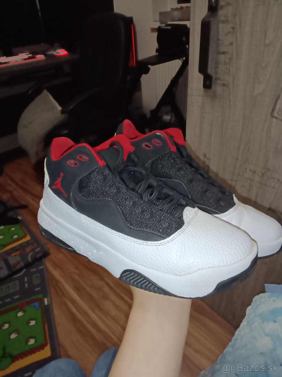 Předám Nike Jordan max aura 2 dácká velikost 25,5