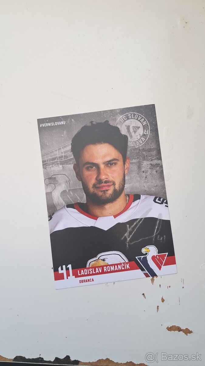 Fotky podpísané slovanistickými hokejistami