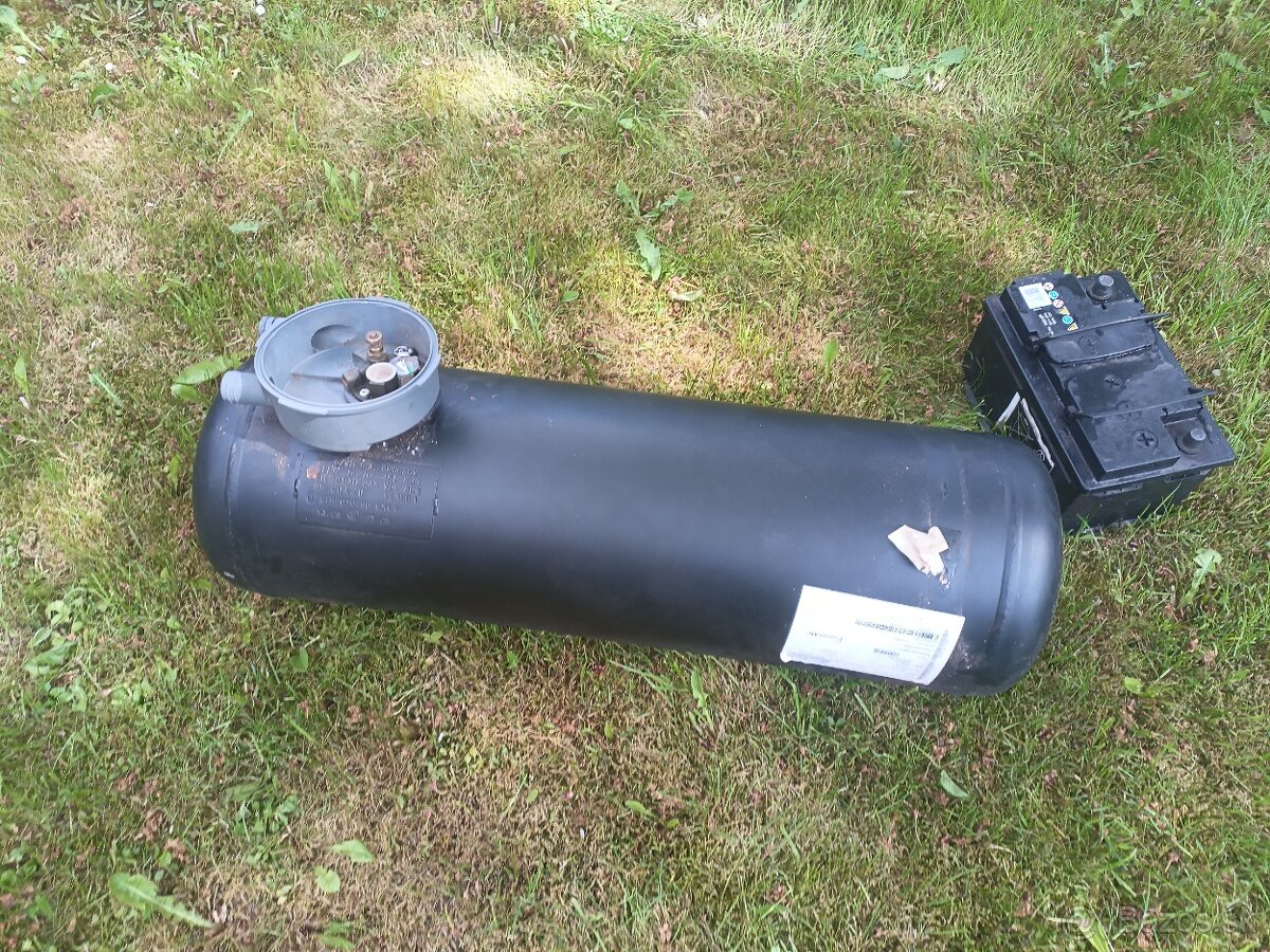 Plynová nádrž z LPG na pieakovačku