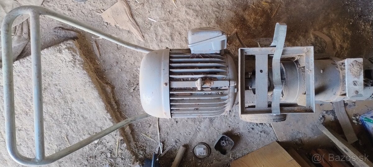 Predám elektromotor 3 kw 1430 ot/min na vozíku