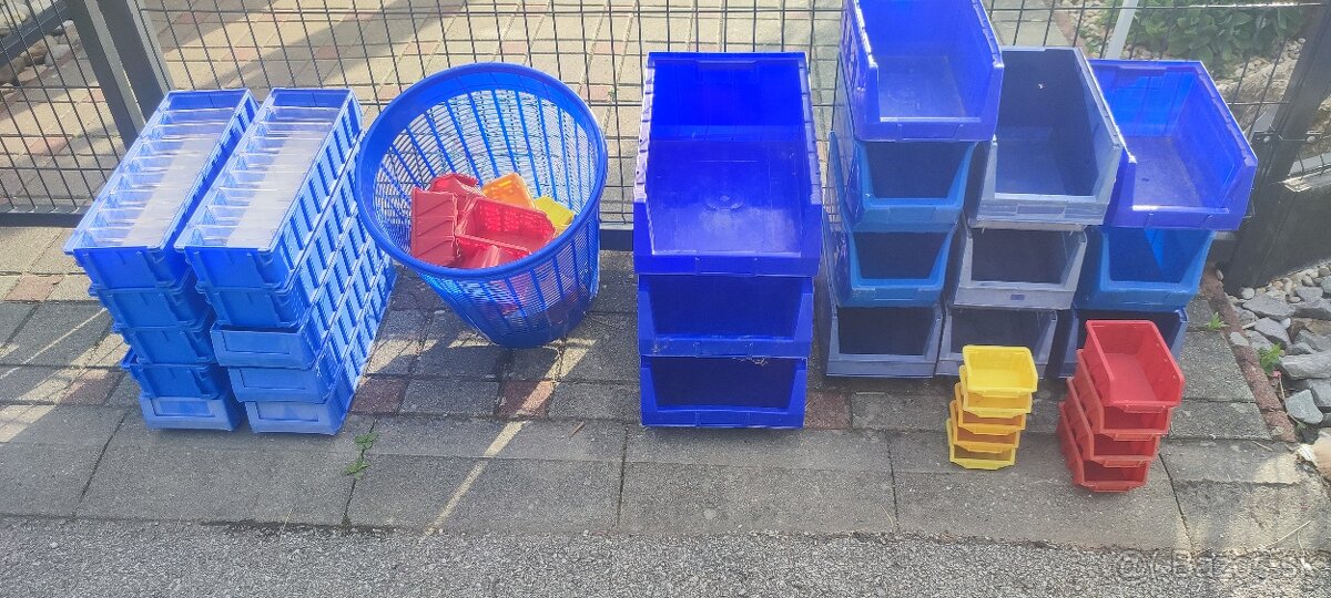 Úložné boxy všetky spolu