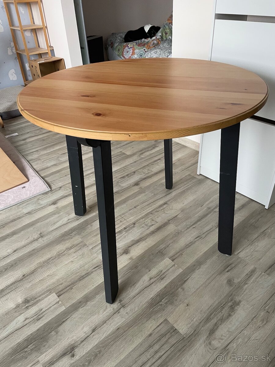Okrúhly jedálenský stôl – IKEA