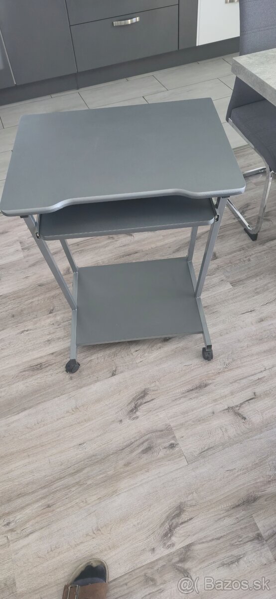Predám PC stolík šedý
