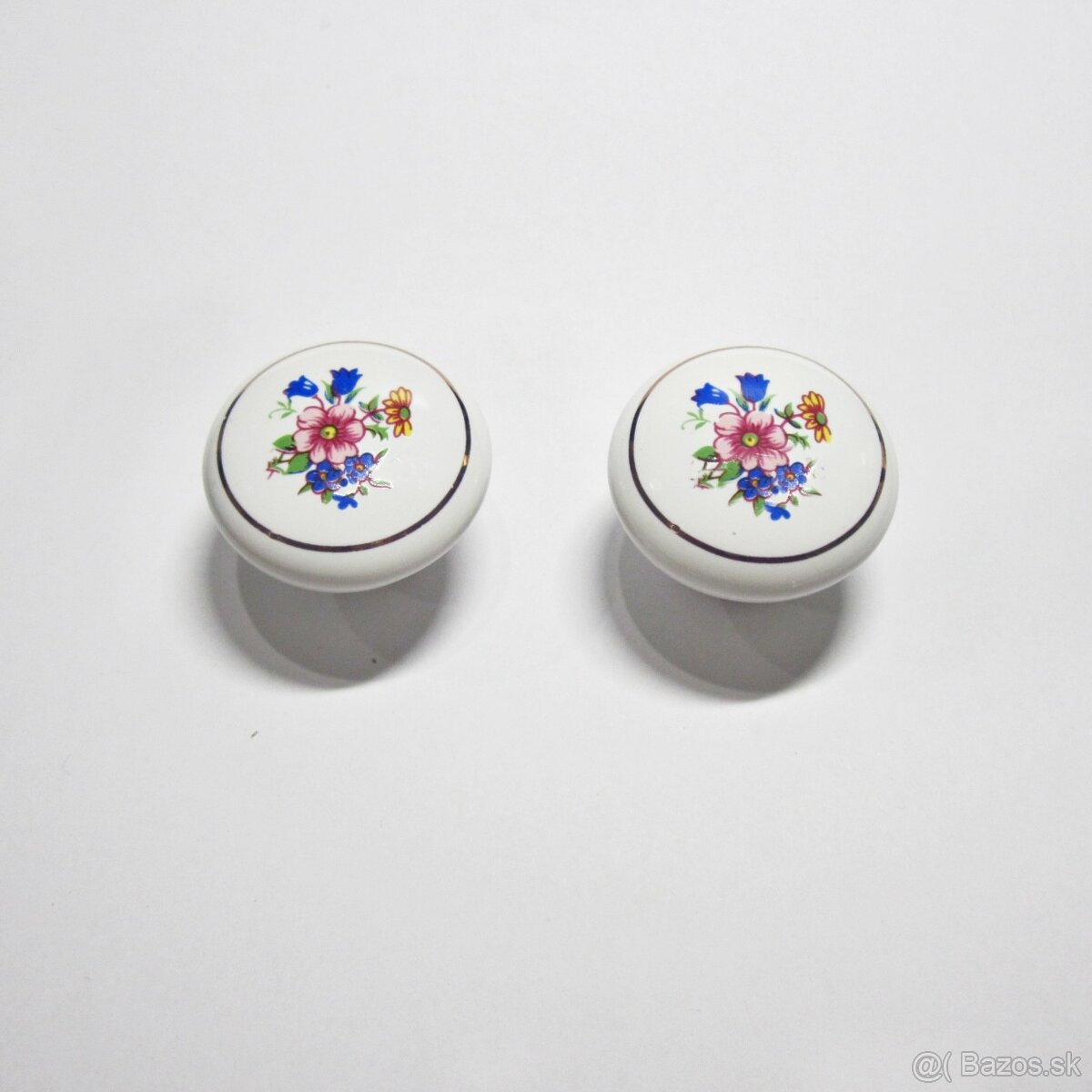 Porcelánové úchytky, knopky- lúčne kvietky