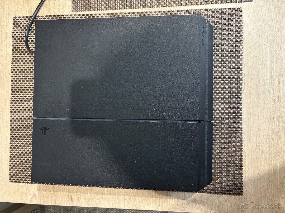 Ps4 Pro 1tb + 2 joysticky