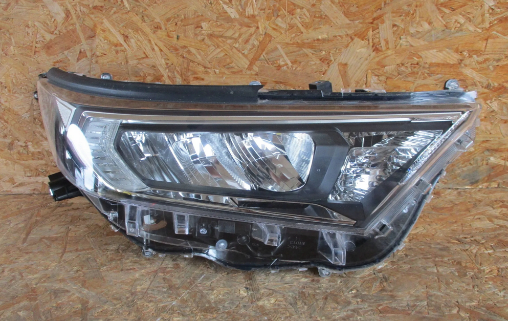 toyota rav4 svetlo full led V 2020