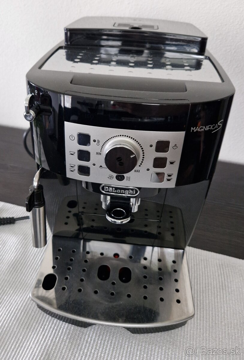 Kávovar DeLonghi Magnifica S
