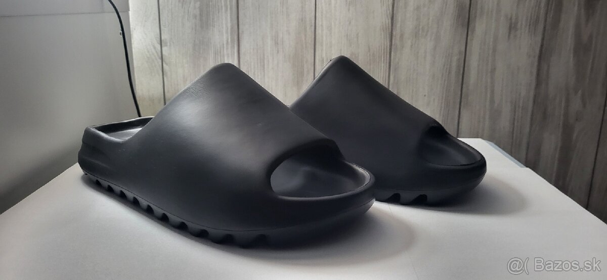 Yeezy slide / Adidas