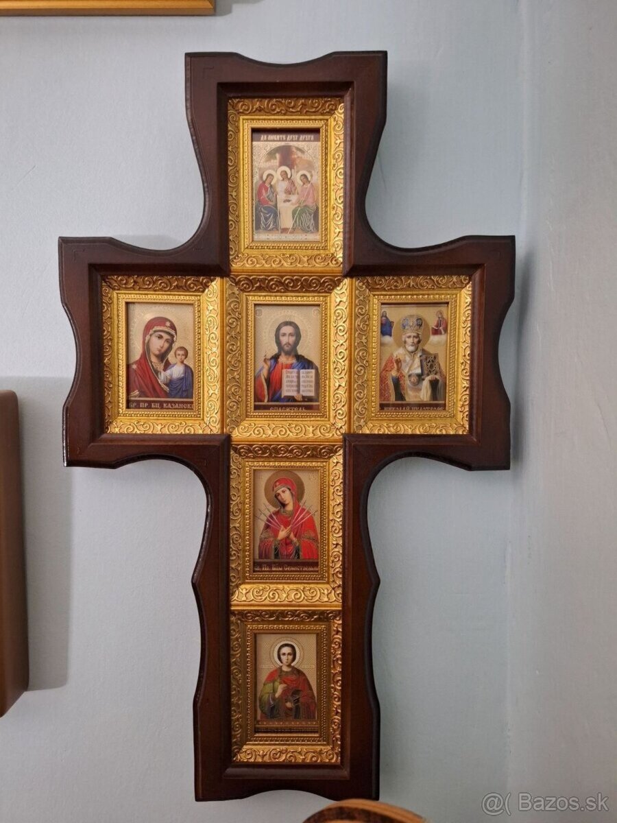 Nástenný drevený kríž s ikonami