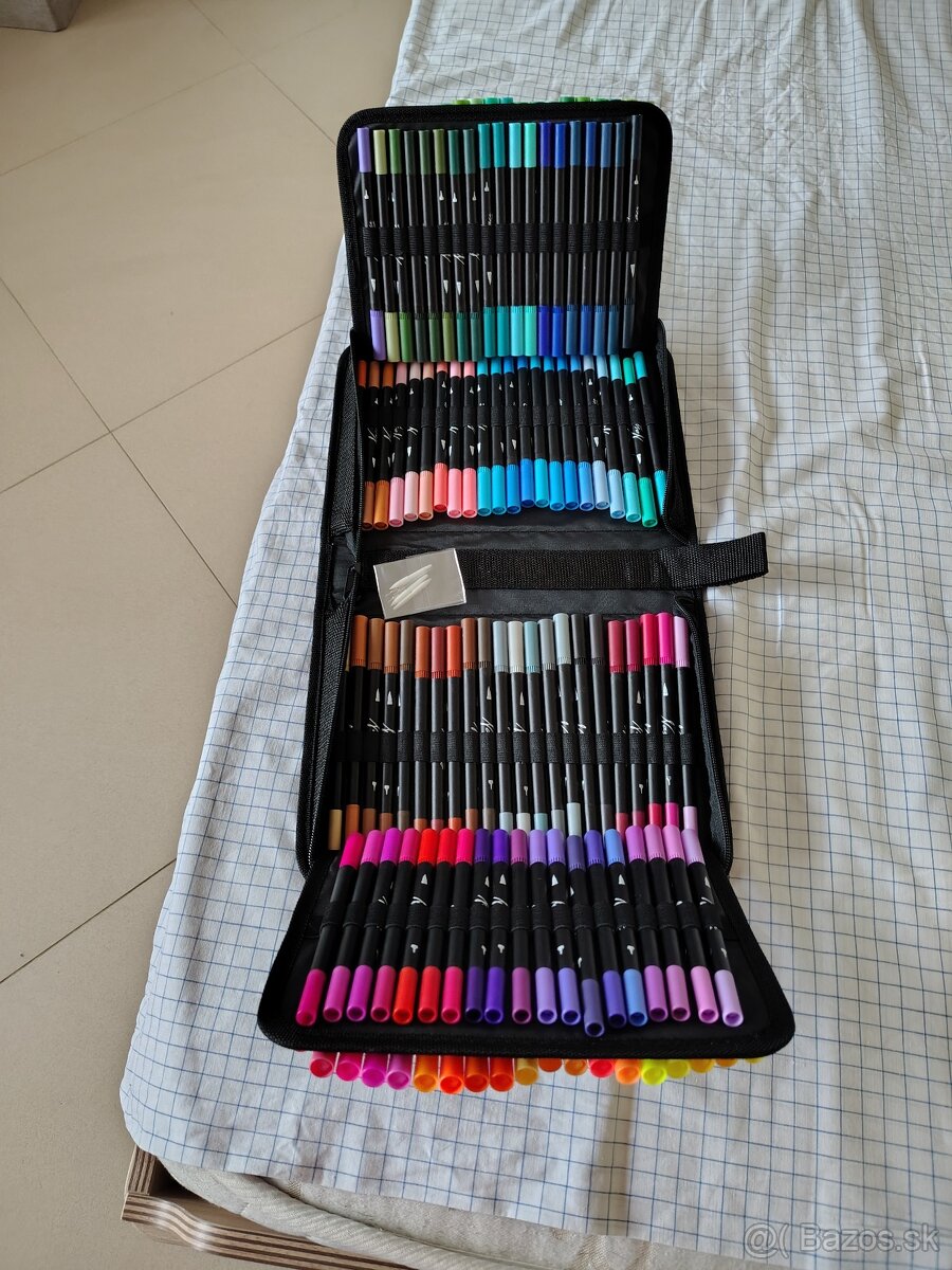 Puzdro s 120timi fixkami.