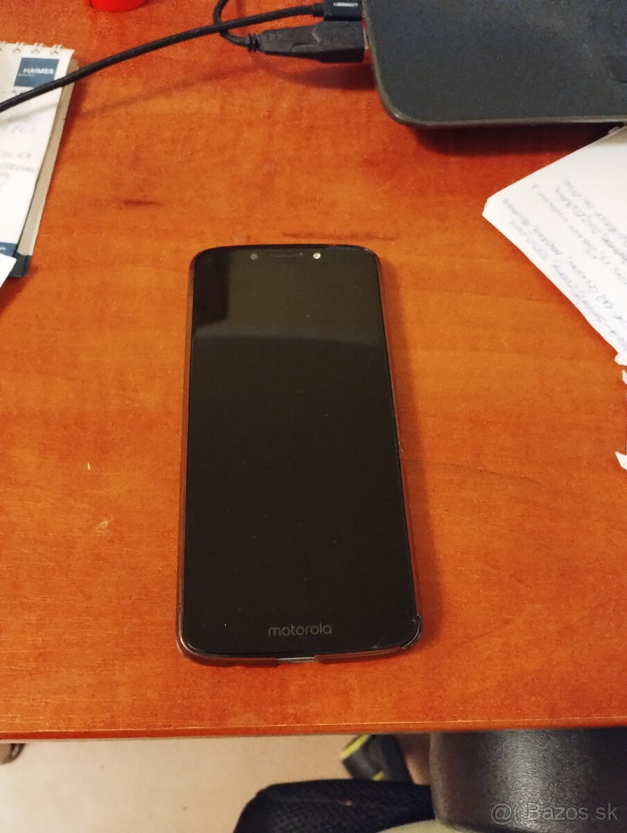 Motorola Moto E5 + nové sklo