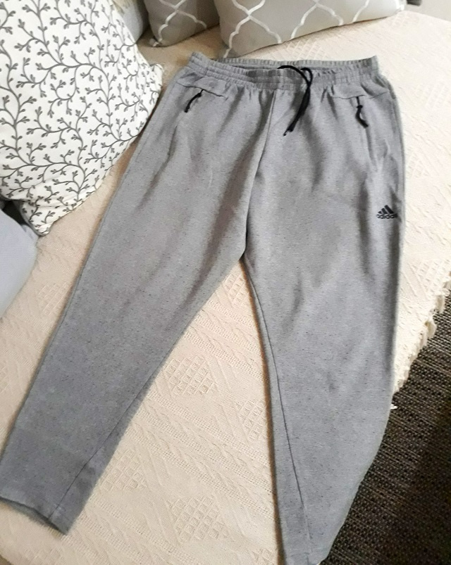Pánske tepláky ako nové - zn. Adidas, veľk. "L"