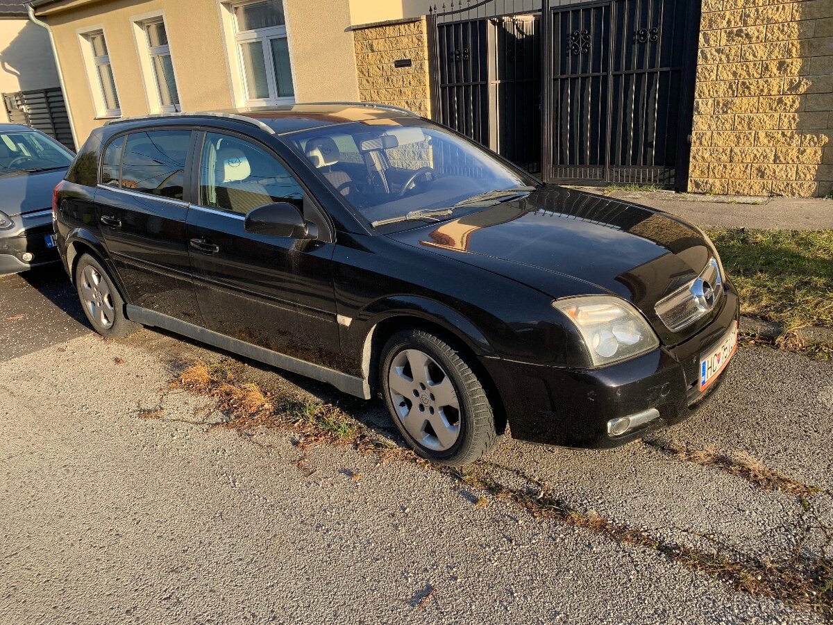 Signum 2,2 direct 114kw benzín 5 AT
