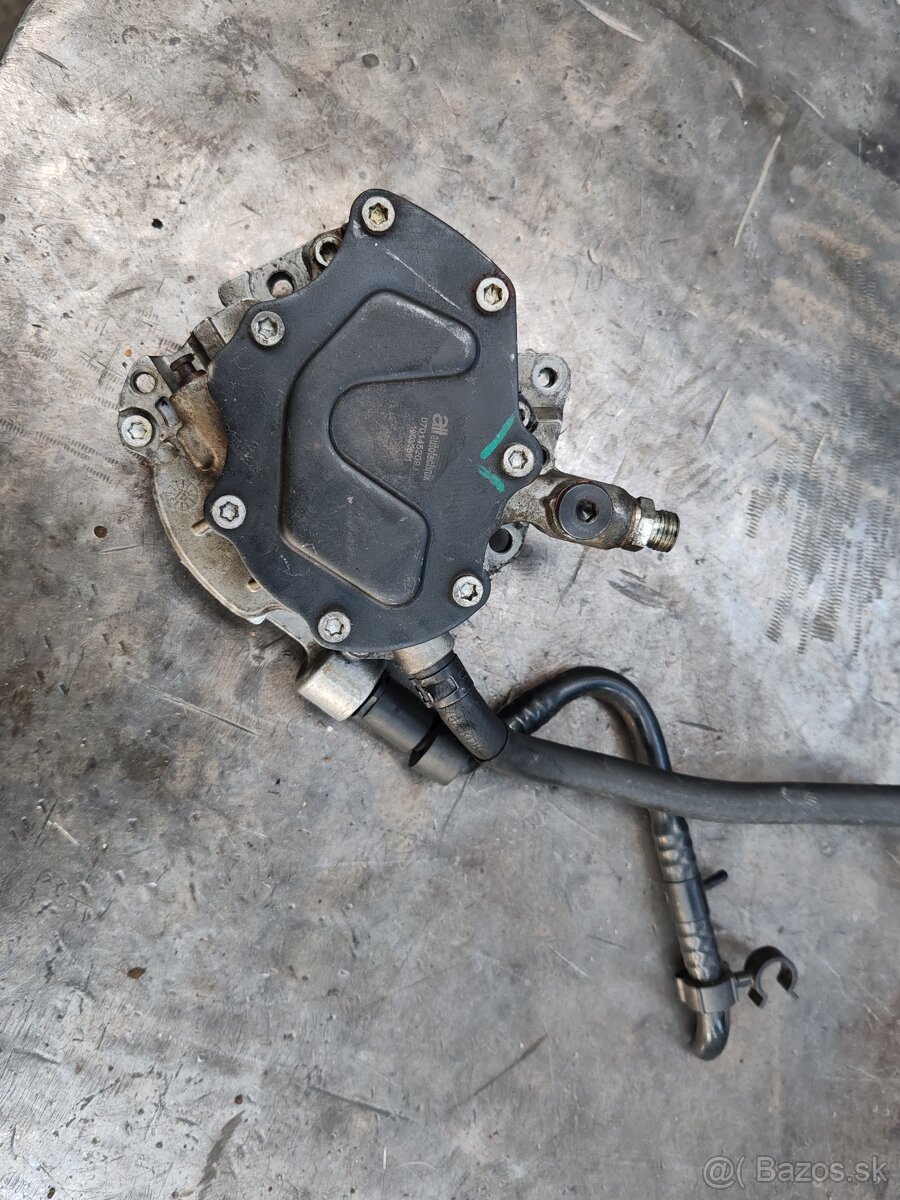 Vákuové čerpadlo VW T5 03-10 TOUAREG 03-10 2.5 TDI 070145209