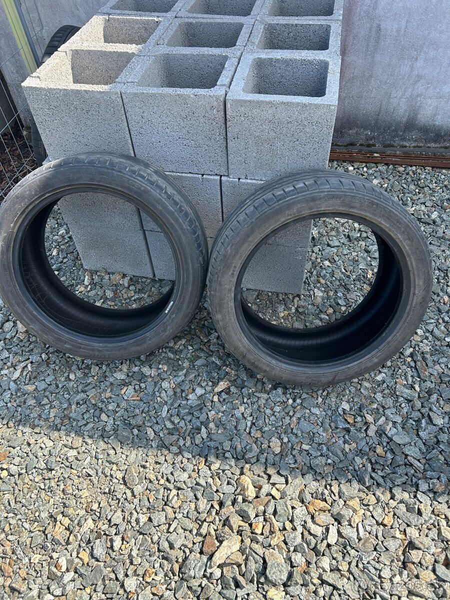 245/40 R18 97Y